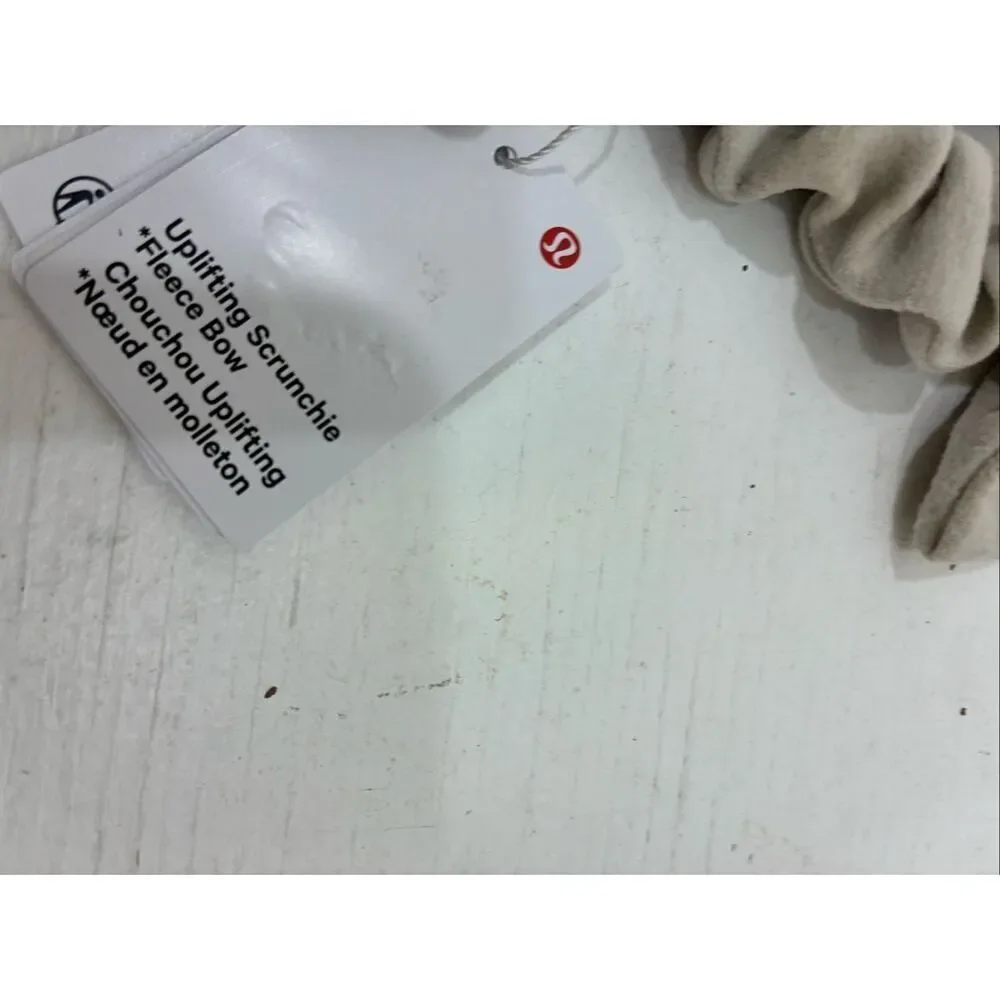 Lululemon NWT Uplifting Scrunchie Fleece Bow in Bone